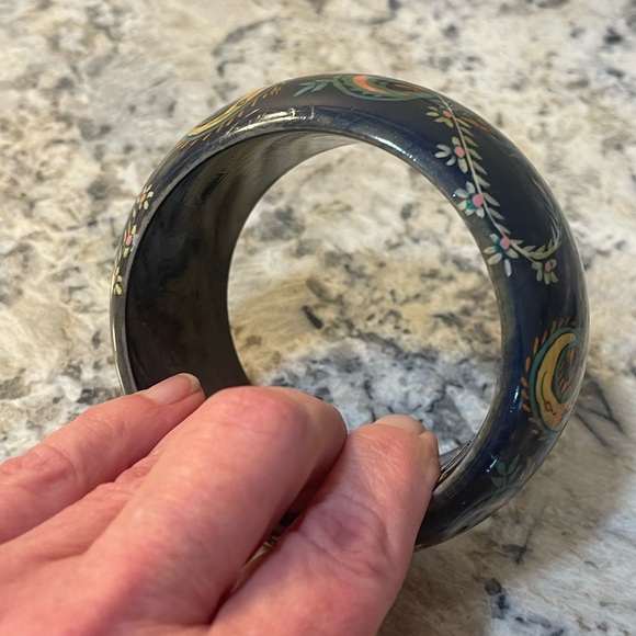 Vintage Large Lucite Bangle Bracelet - Picture 4 of 5